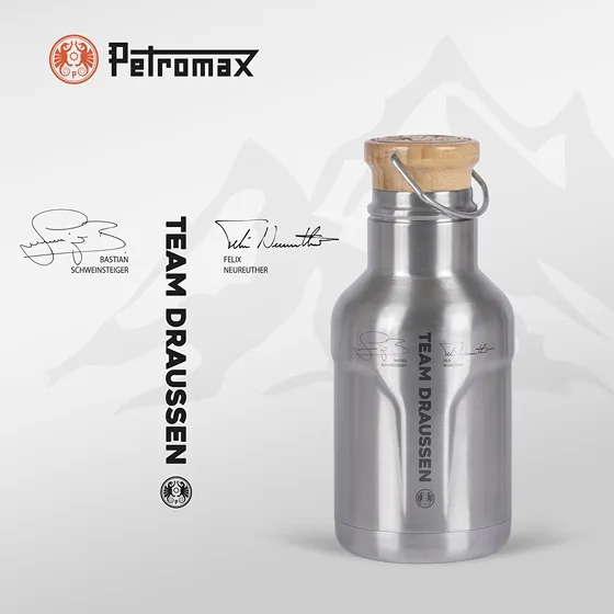 Petromax Isolierflasche aus Edelstahl mit Bambusdeckel, „Team Draussen“-Gravur und Sportler-Signaturen.